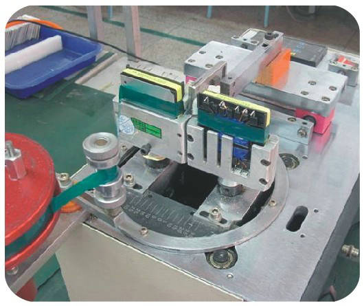 ˫ὺDouble-Axis Taping Machine